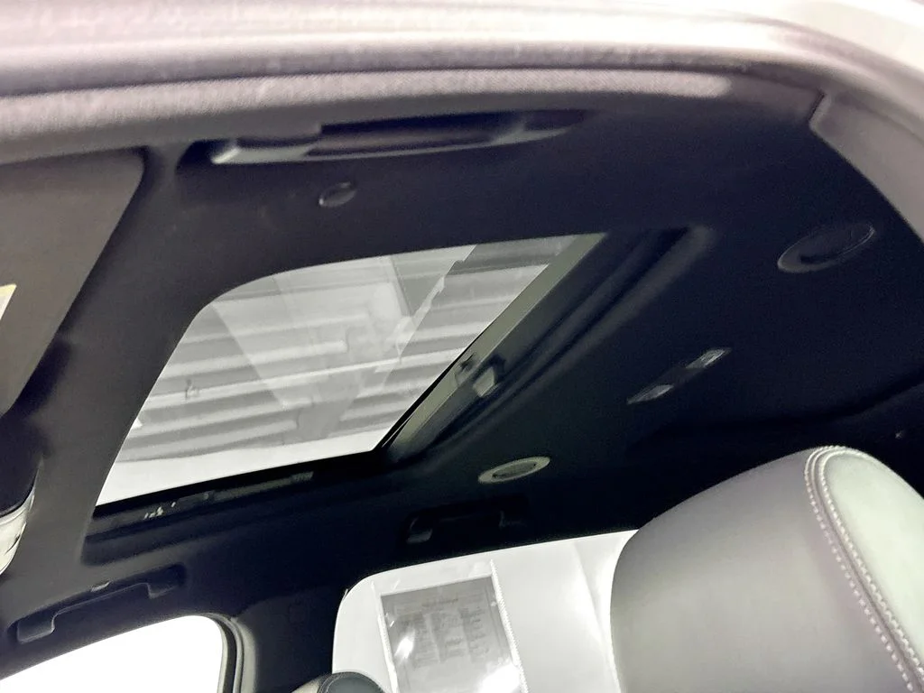 Used 2023 White Buick Essence image 19
