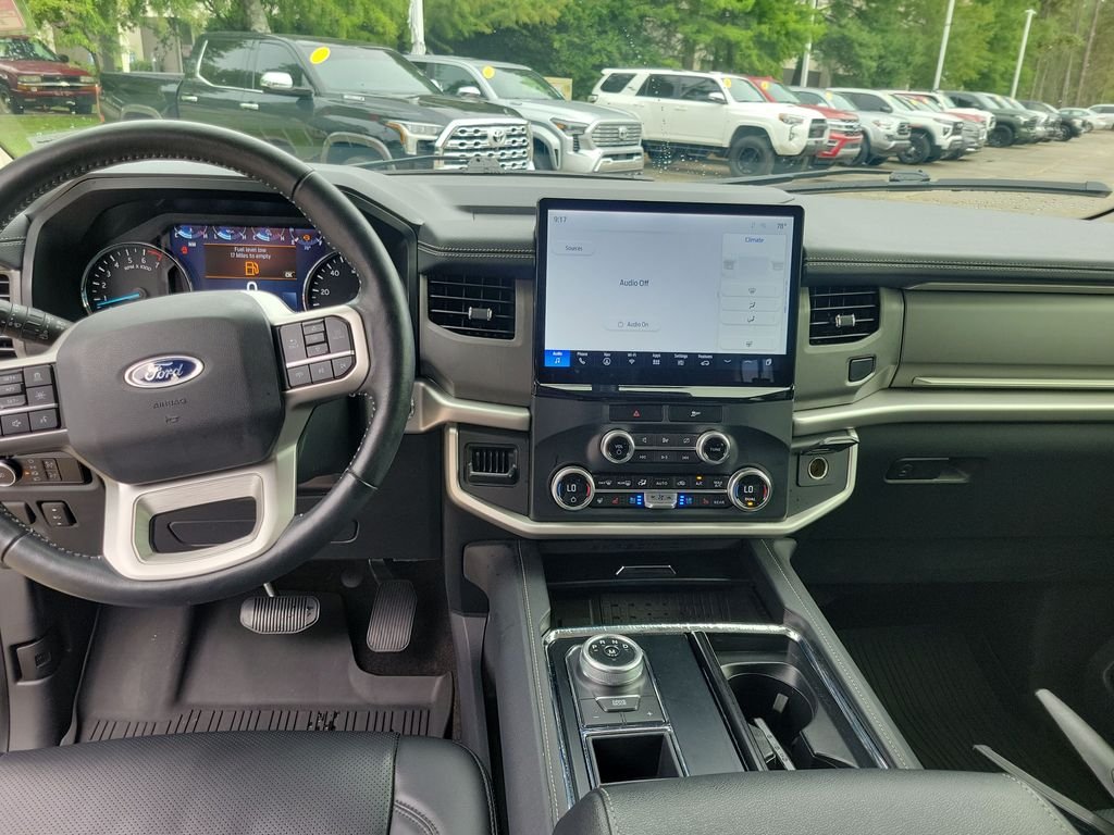 Used 2023 White Ford XLT image 17