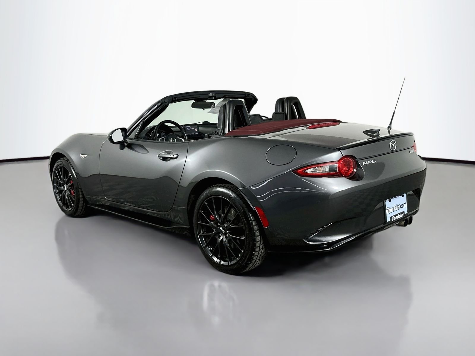 Used 2018 Machine Gray Mazda Club image 5