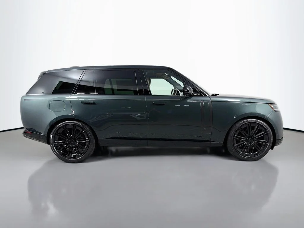 New 2026 Belgravia Green Land Rover SE 7 Seats image 4