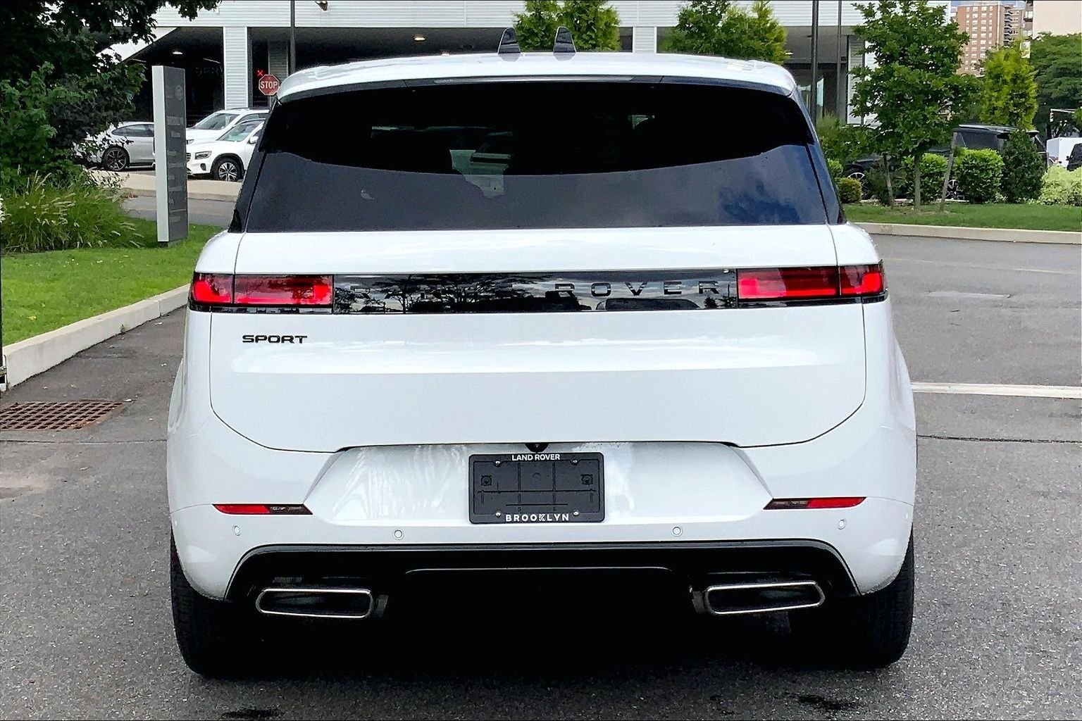 New 2026 Fuji White Land Rover Dynamic SE image 4
