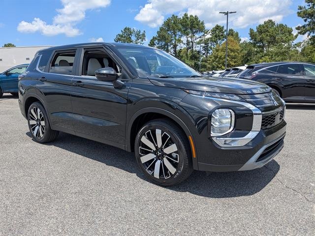 New 2025 Black Diamond Mitsubishi SE image 2