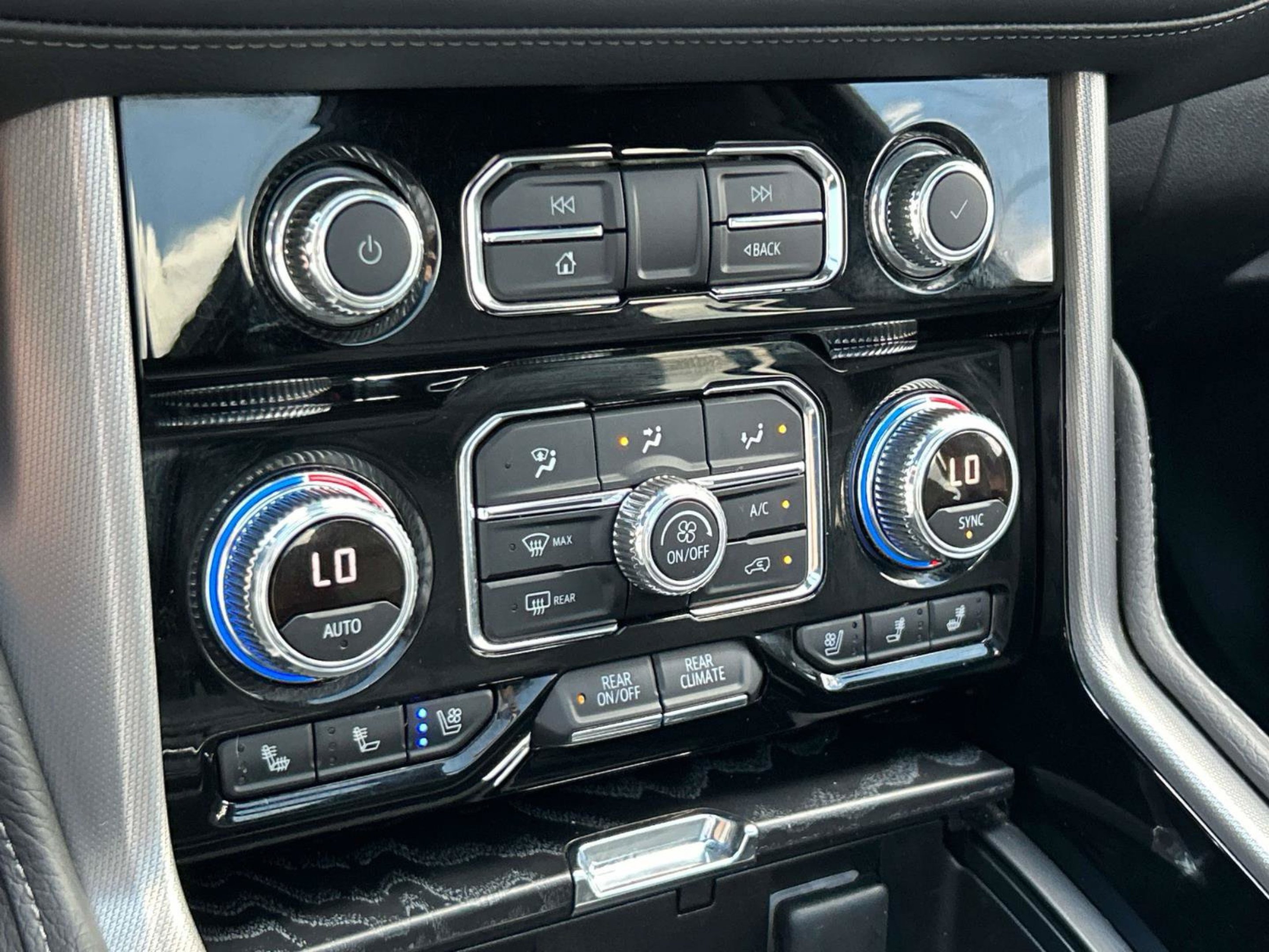 Used 2023 Onyx Black GMC Denali image 37