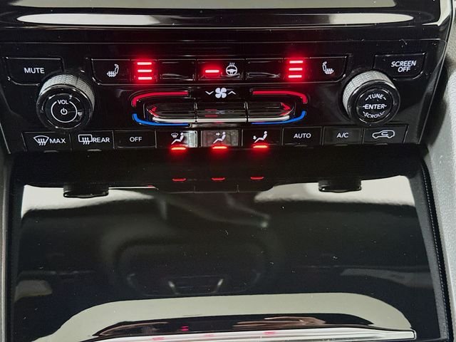 New 2026 Bright White Clear-Coat Exterior Paint Jeep Laredo X image 15