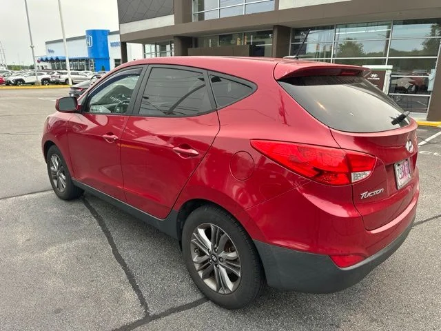 Used 2015 Red Hyundai GLS image 2