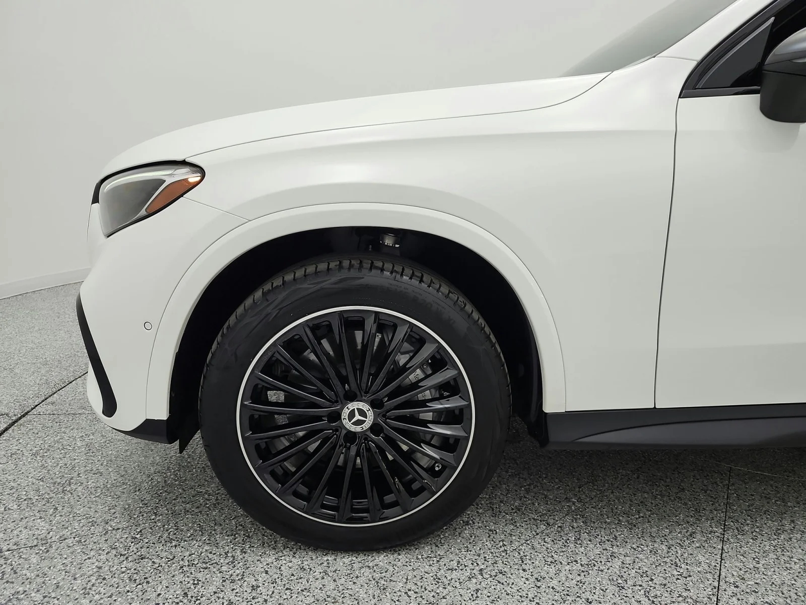 Used 2024 Polar White Mercedes-Benz GLC 300 SUV image 17