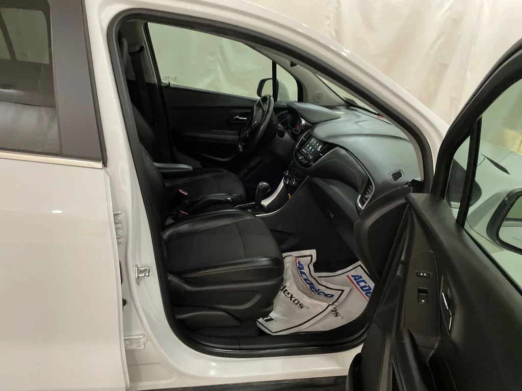 Used 2019 Summit White Chevrolet LT image 22