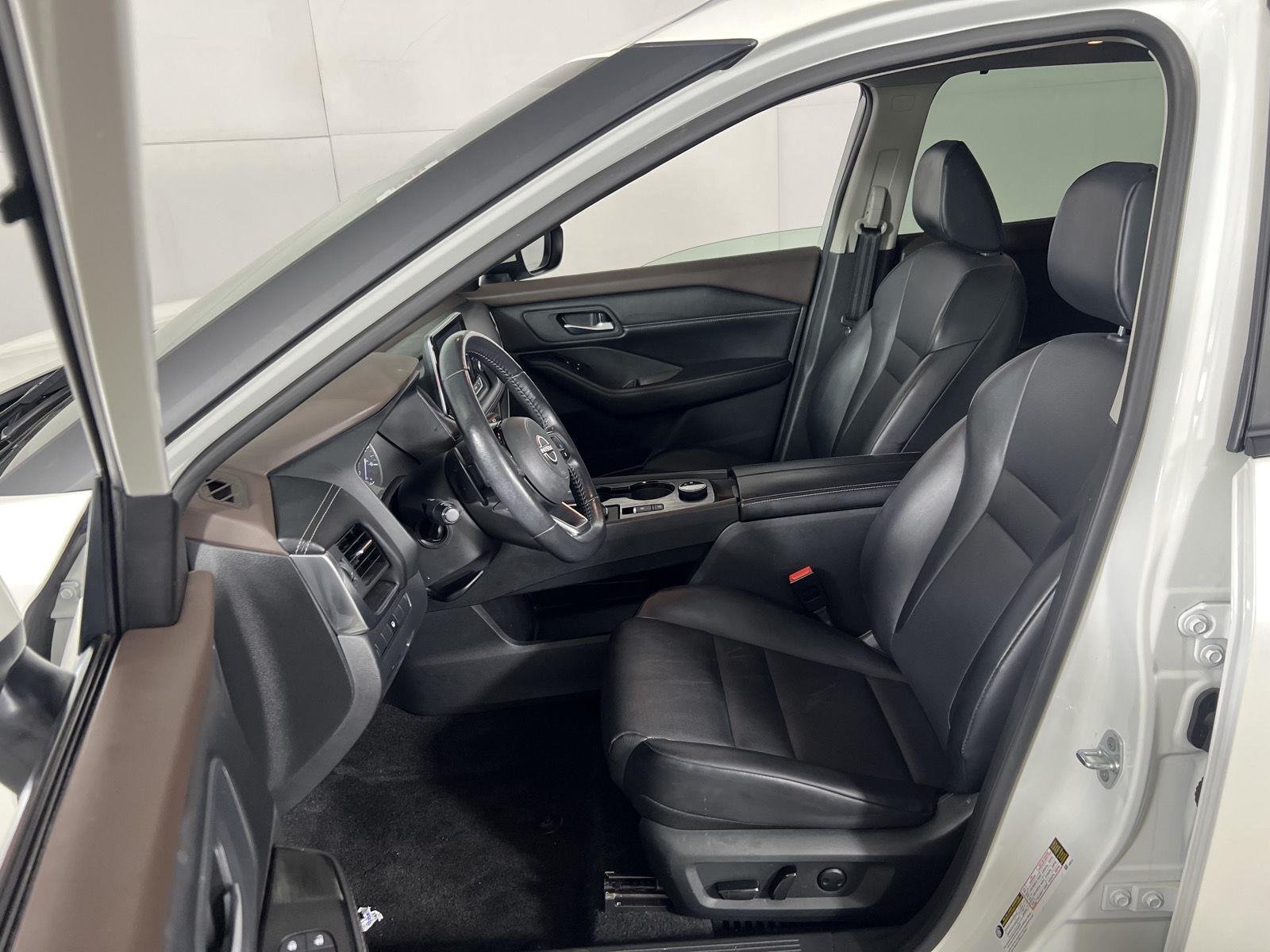 Used 2023 Pearl White Tricoat Nissan SV image 12
