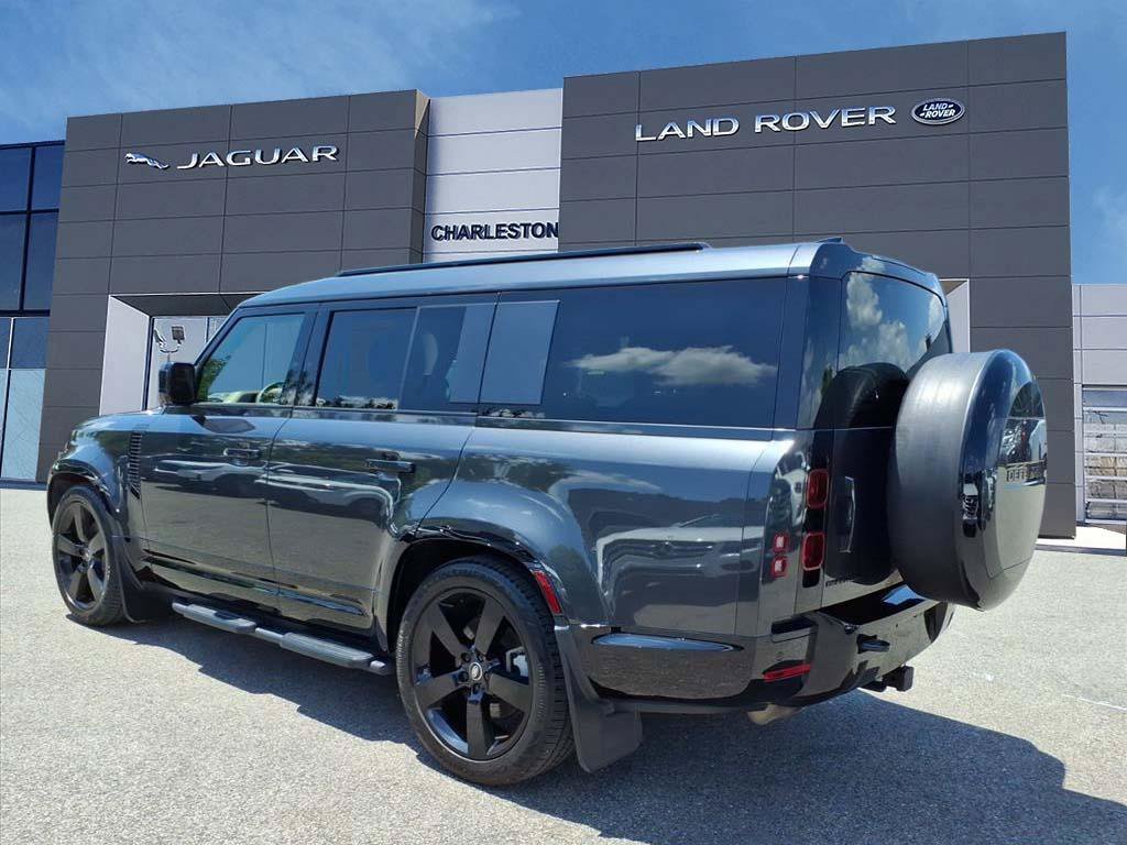 Certified Used 2025 Carpathian Grey Premium Metallic Land Rover X-Dynamic SE image 3