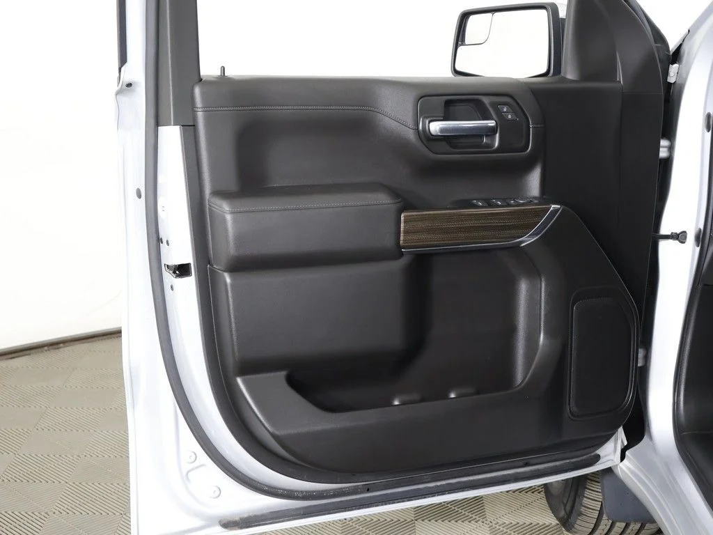 Used 2022 Silver Ice Metallic Chevrolet LT image 21