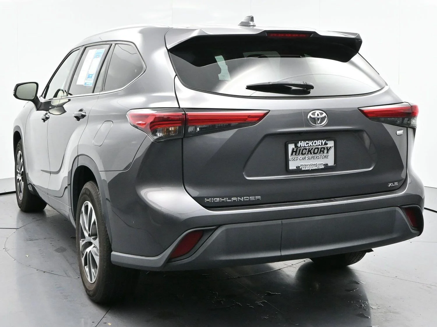 Used 2022 Magnetic Gray Metallic Toyota XLE image 6
