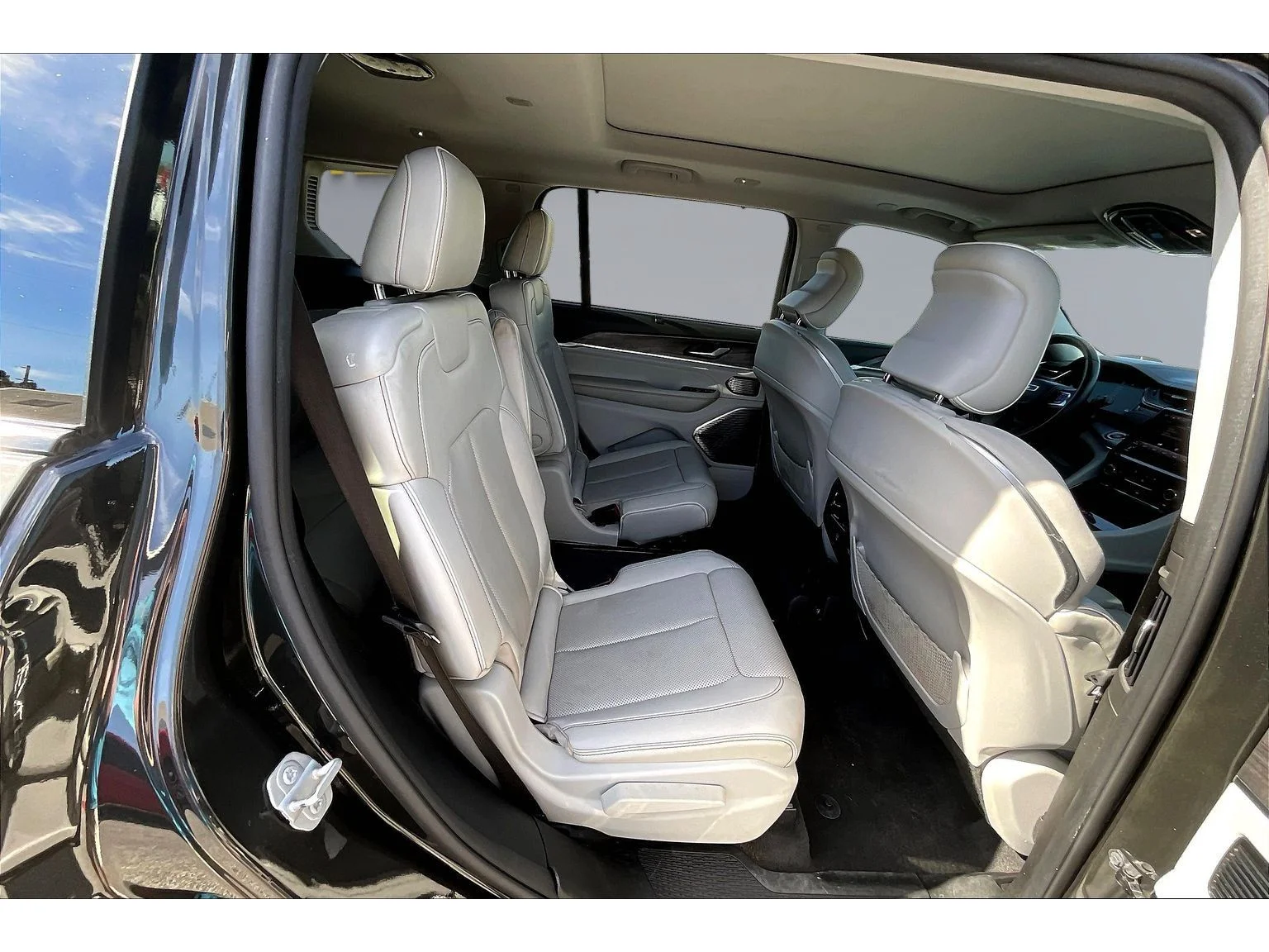 Used 2022 Gray Jeep Overland image 19