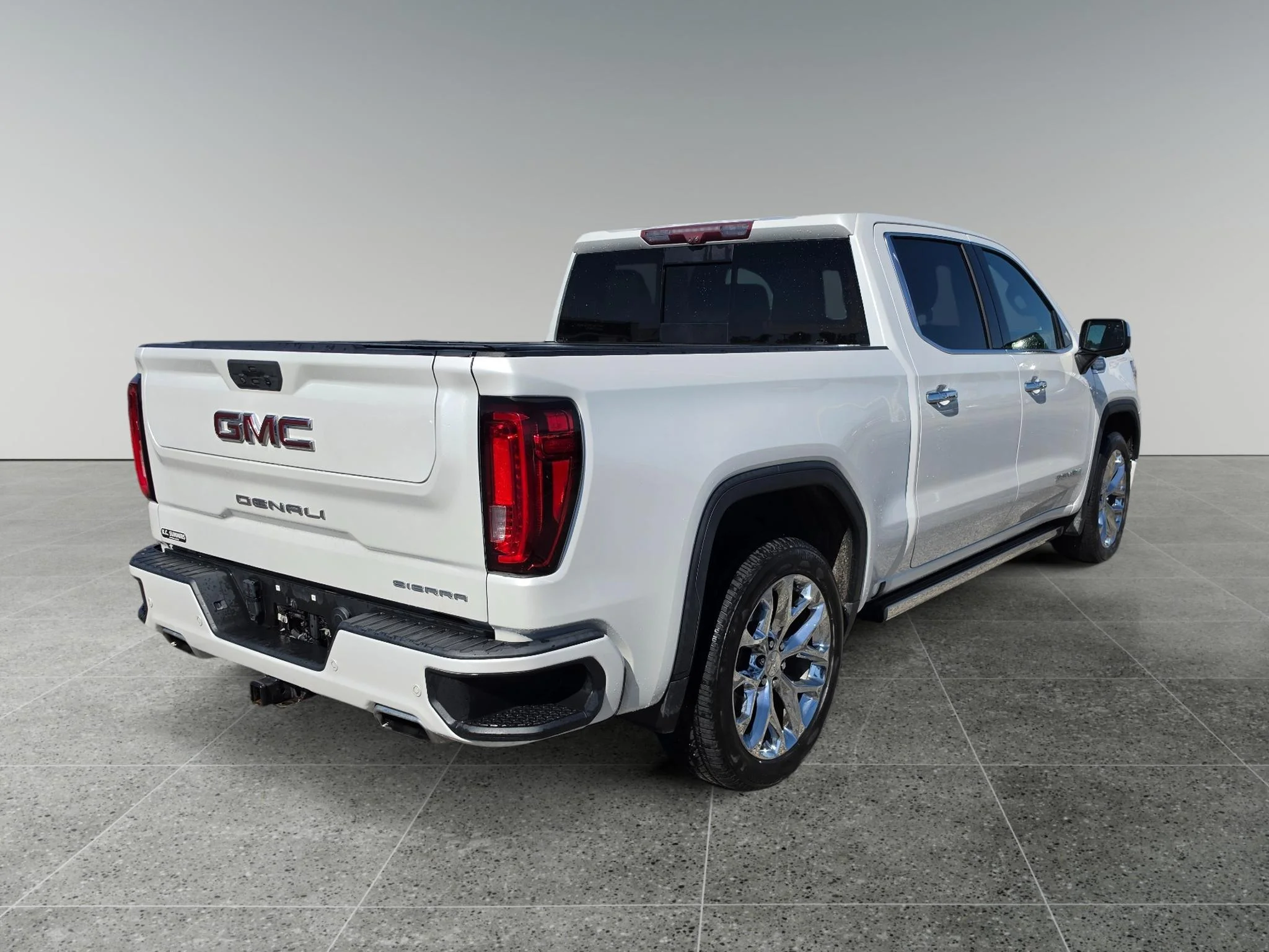 Used 2020 White Frost Tricoat GMC Denali image 6