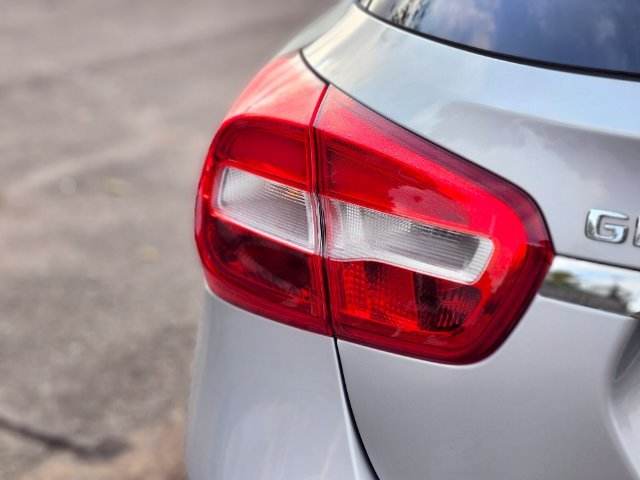 Used 2017 Silver Mercedes-Benz GLA 250 image 10