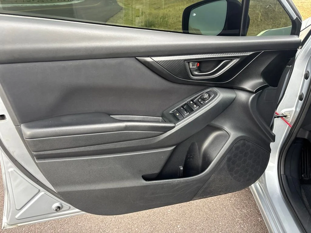 Used 2018 Silver Subaru 2.0i image 11