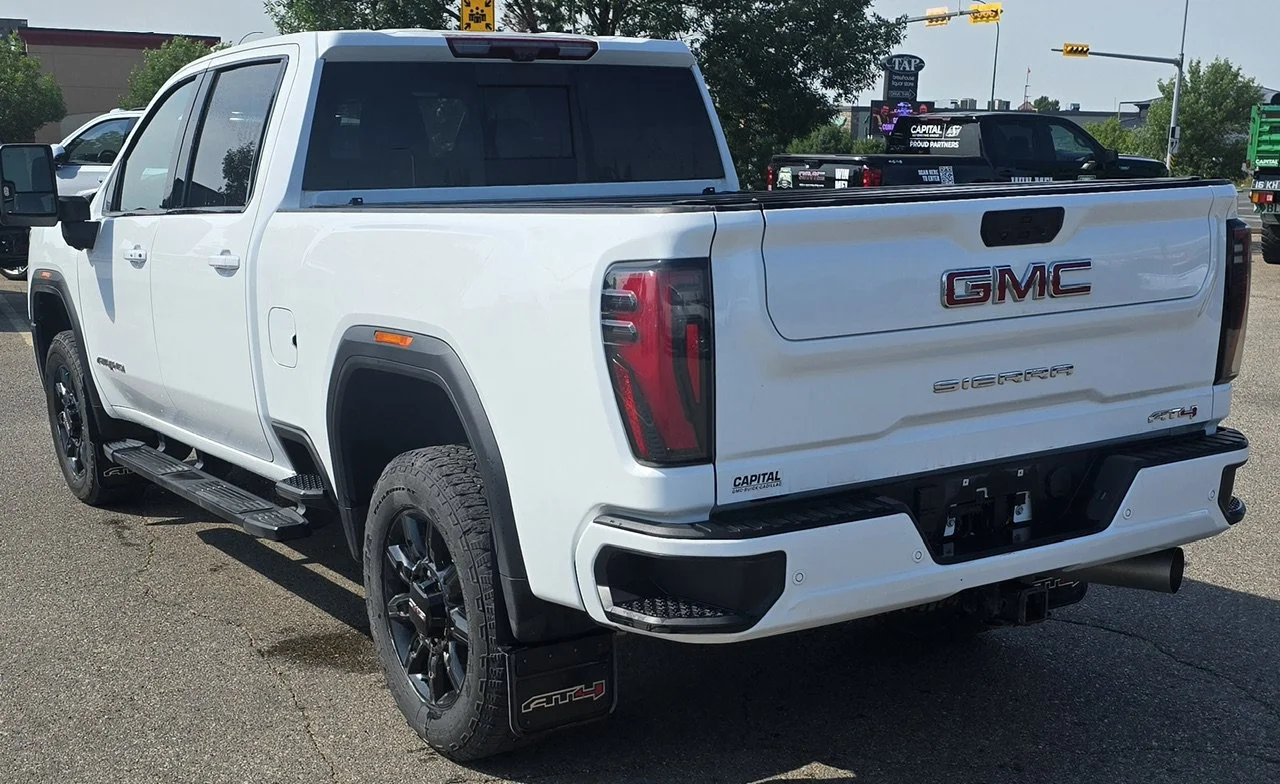 Used 2024 White GMC AT4 Crew Cab image 3