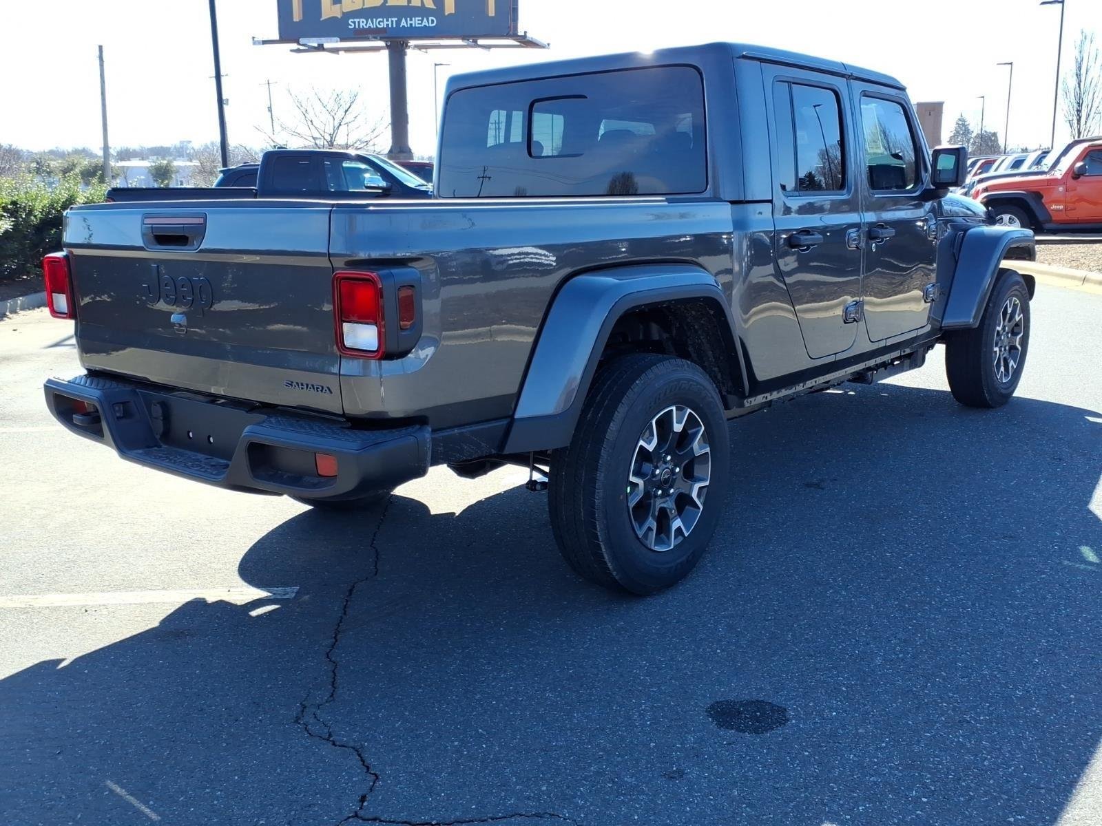 New 2026 Granite Crystal Metallic Clear-Coat Exterior Paint Jeep Sahara image 2
