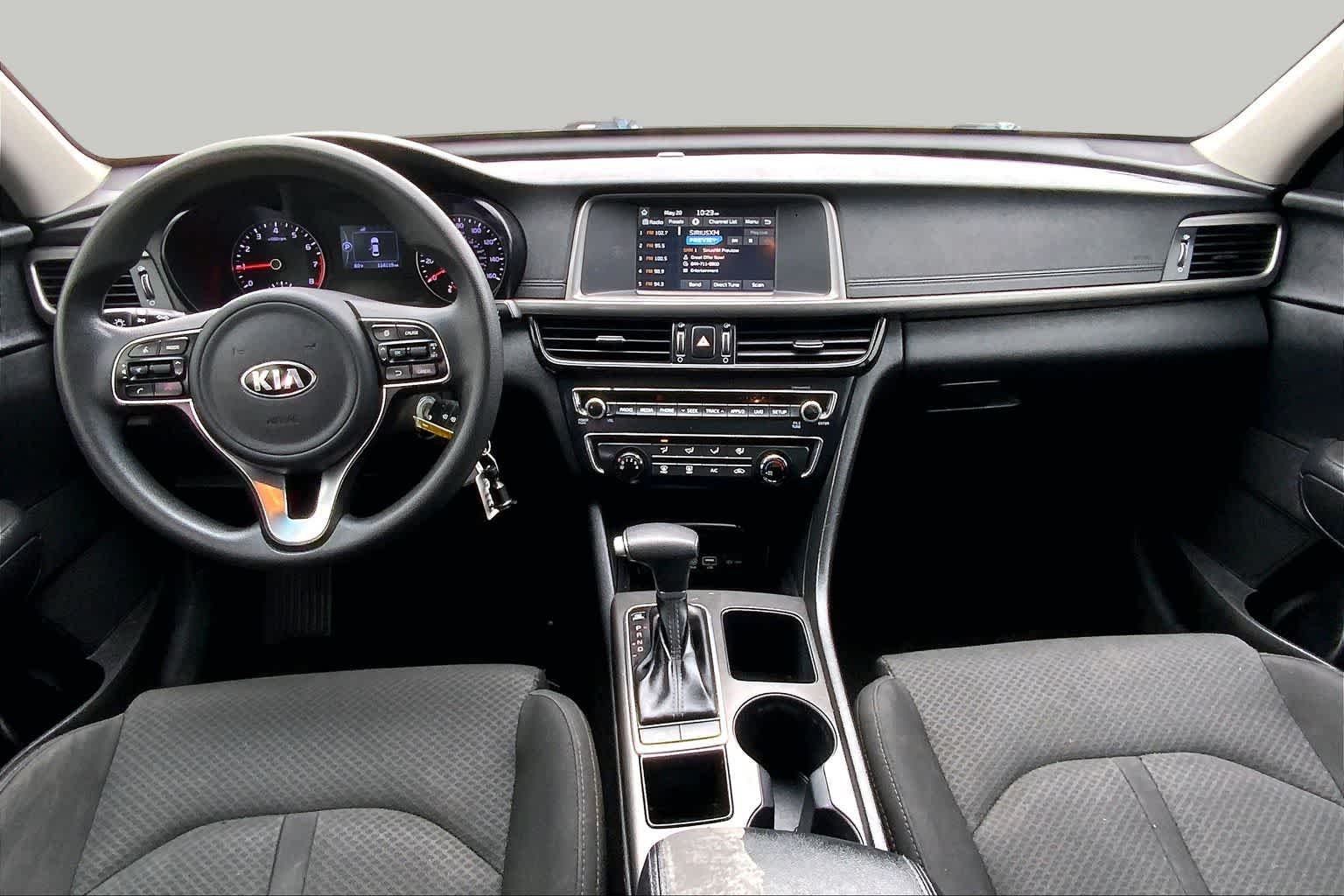 Used 2018 Snow White Pearl Kia LX image 15