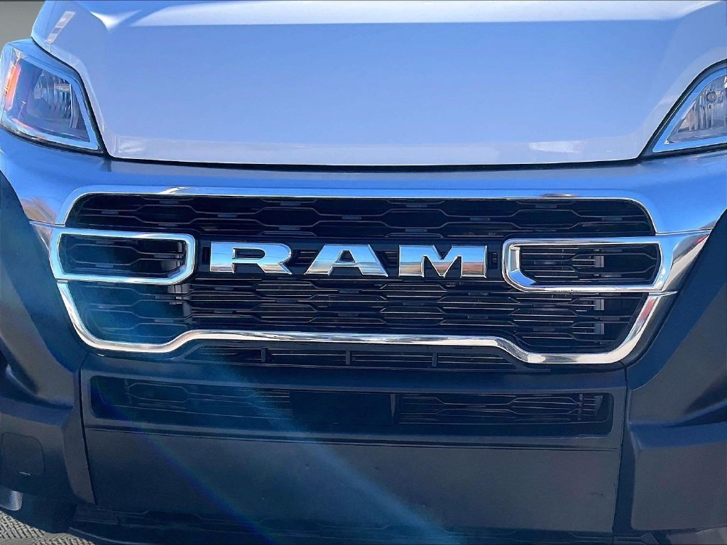 Used 2025 White Ram Base image 30