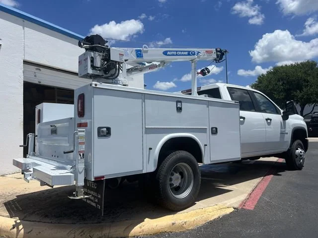 New 2025 Summit White Chevrolet Work Truck image 15