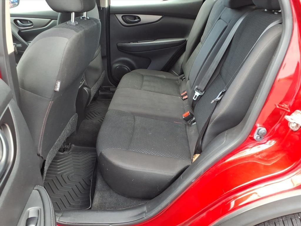 Used 2018 Ruby Nissan S image 14