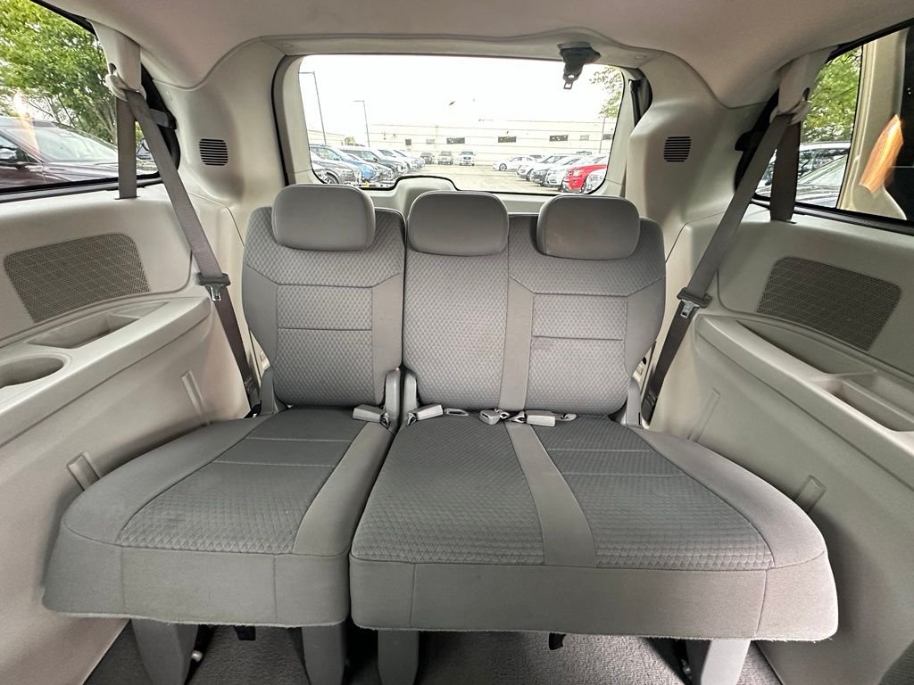 Used 2010 Gold Chrysler Touring image 16