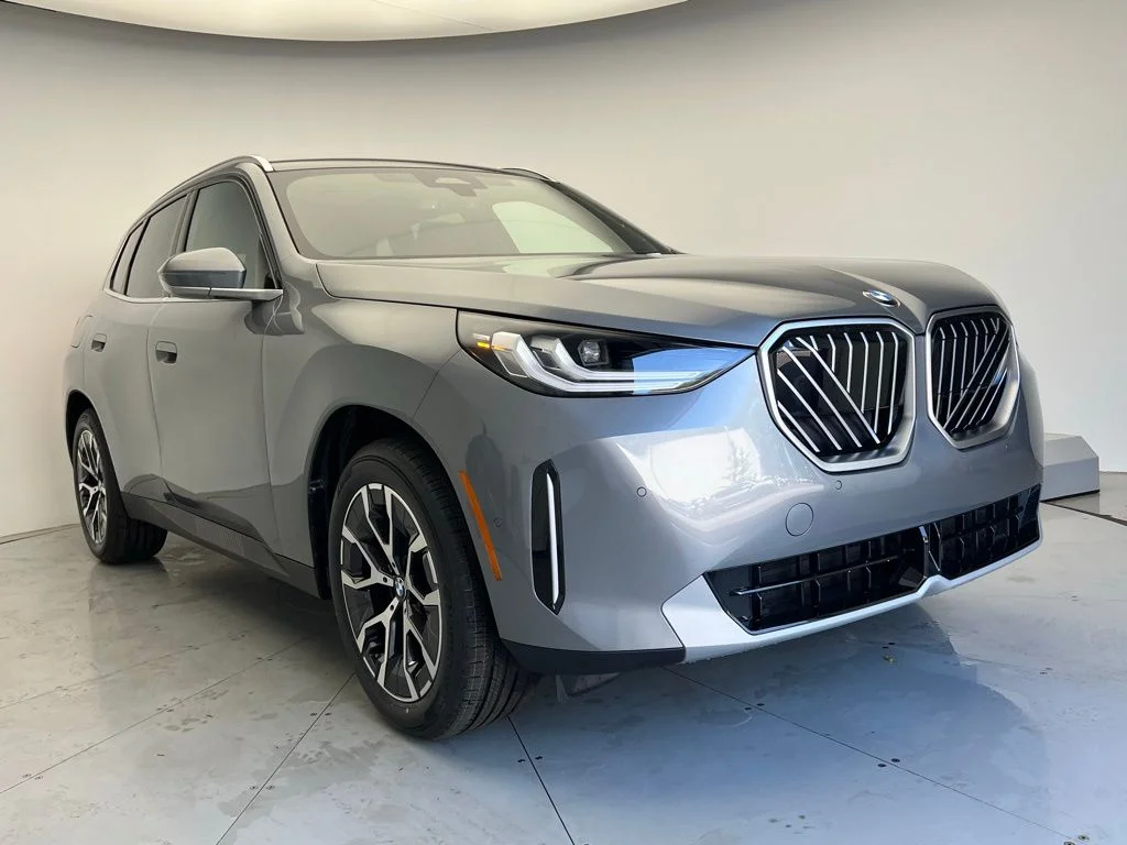 New 2026 Skyscraper Grey Metallic BMW 30 xDrive image 2