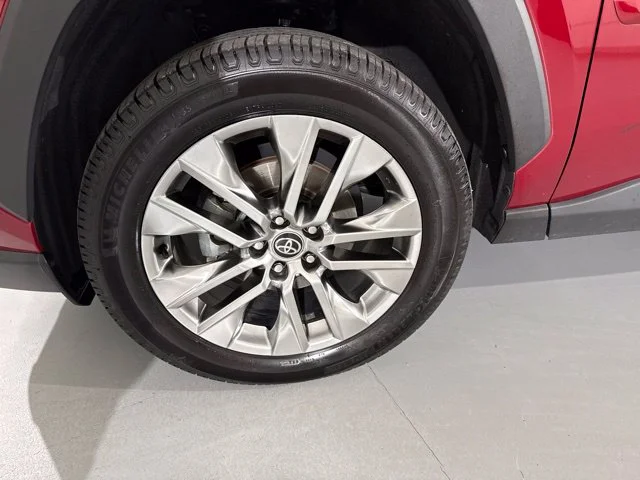 Used 2021 Red Toyota XLE Premium image 4