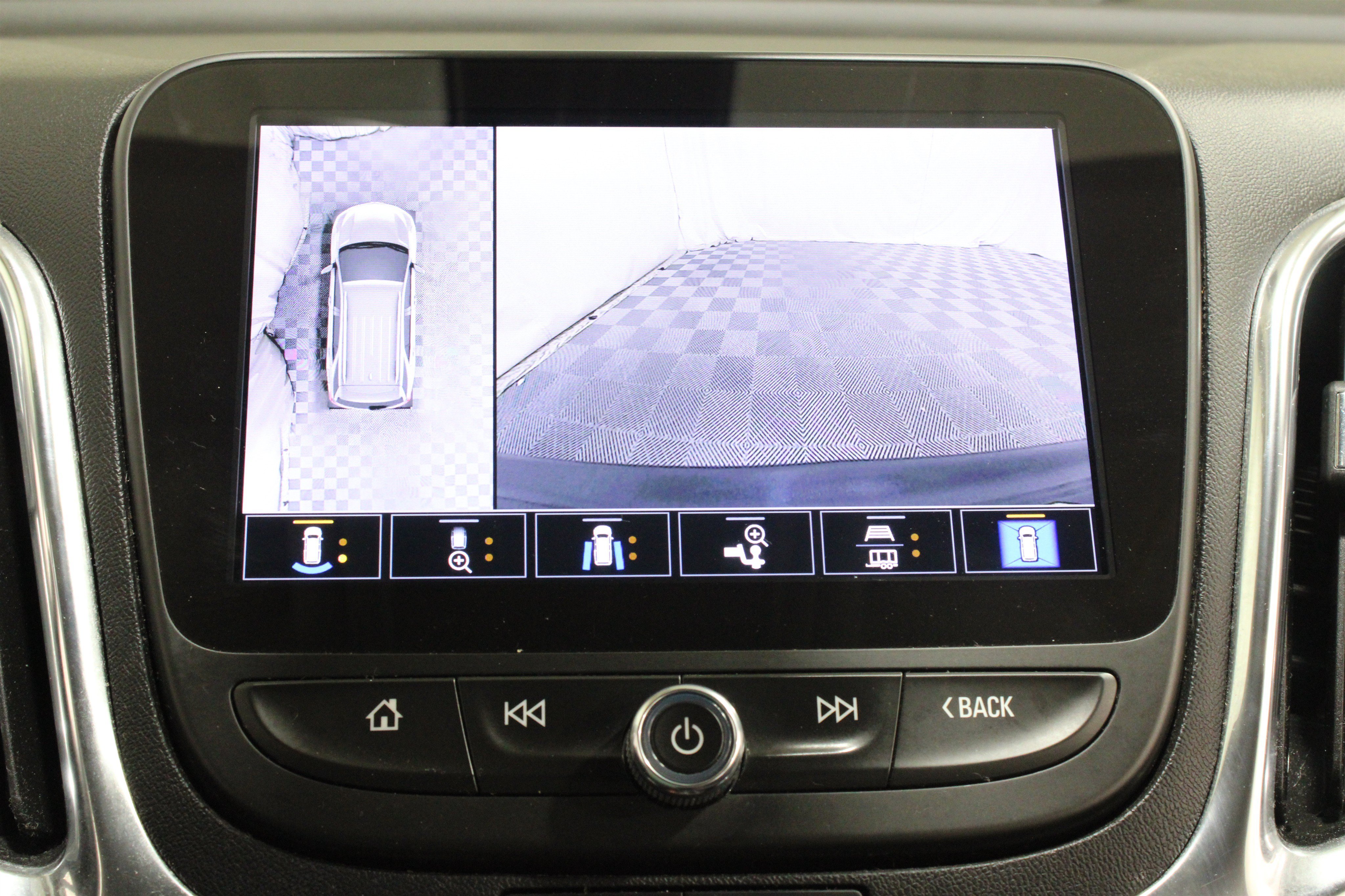 Used 2022 Iron Gray Metallic Chevrolet LT image 15
