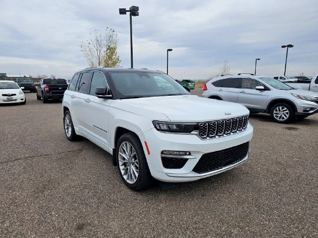 Used 2023  Jeep Summit image 6
