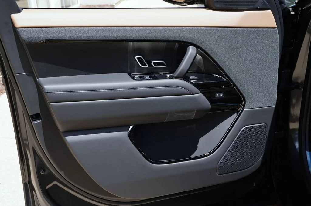 New 2026 Carpathian Grey Land Rover Dynamic SE image 11