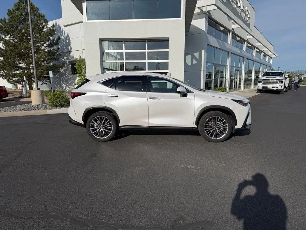 Used 2025 White Pearl Lexus 350h Premium image 6