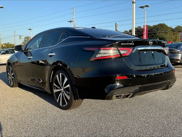Used 2021 Black Nissan SV image 6