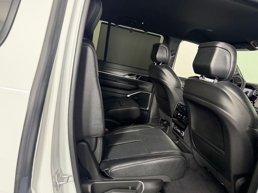 Used 2023 White Jeep Series III image 27