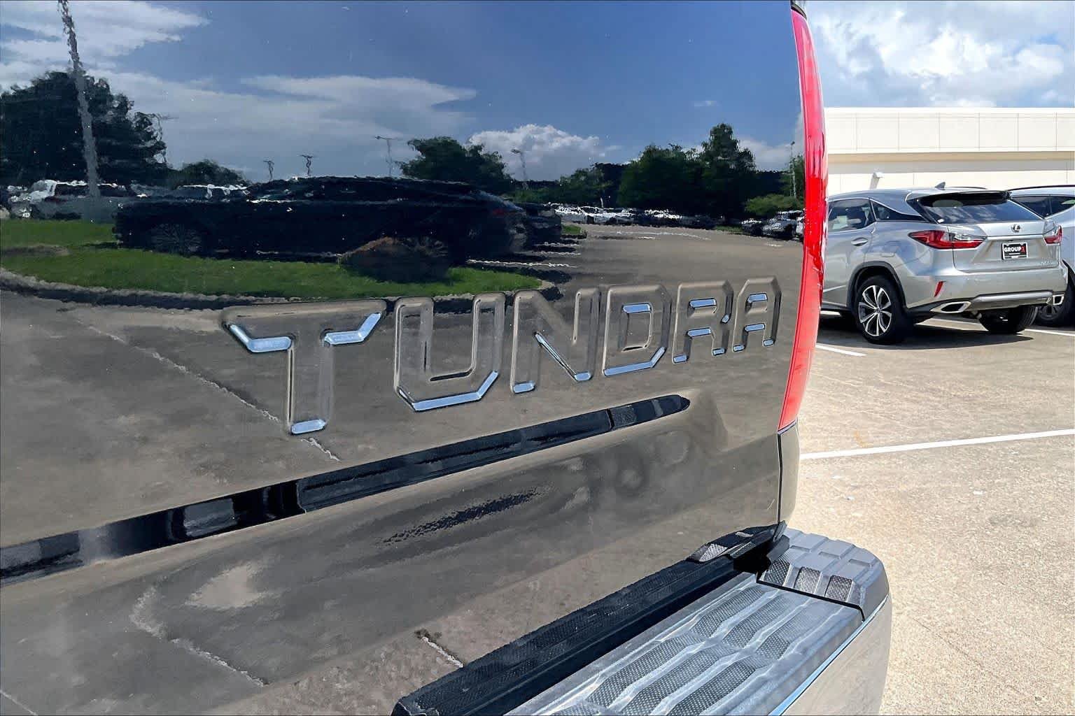 Used 2021 Midnight Black Metallic Toyota SR5 image 29