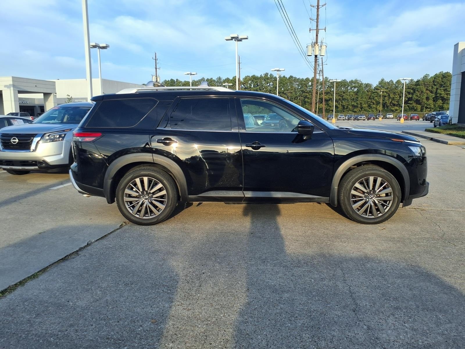 2022 Nissan Pathfinder SL Black at Robbins Nissan
