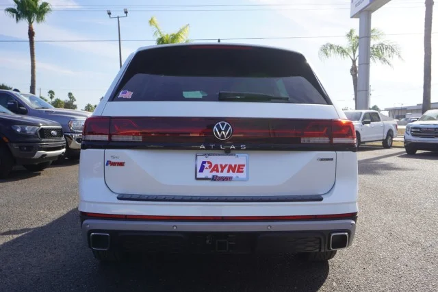 New 2026 Opal White Pearl Volkswagen 2.0T Peak Edition image 8