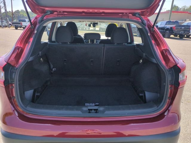 Used 2021 Red Nissan S image 28