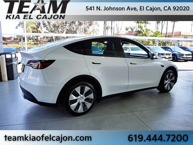 Used 2022  Tesla Long Range image 9