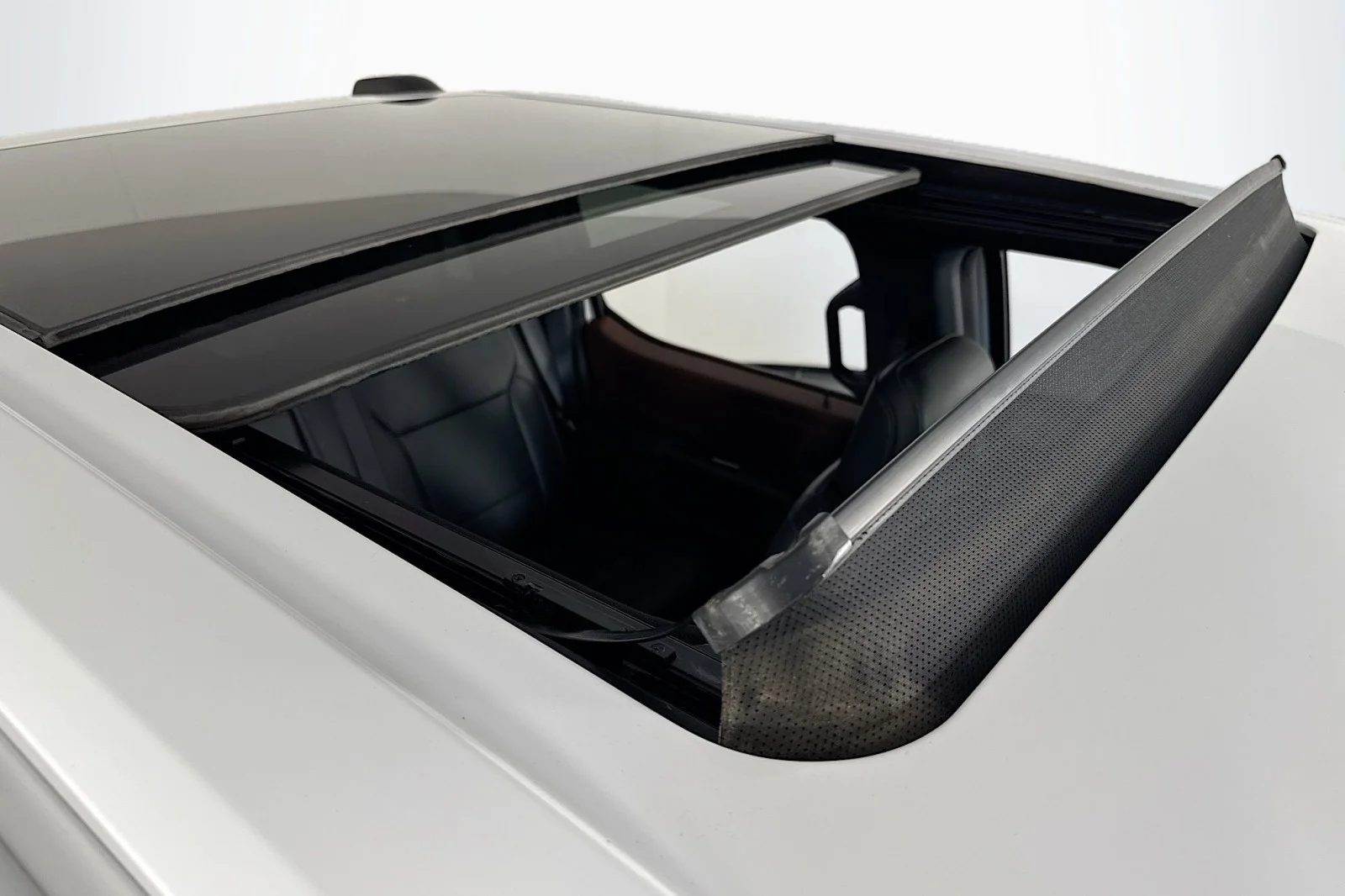 Used 2021 Oxford White Ford LARIAT 4X4 SUPERCREW image 23