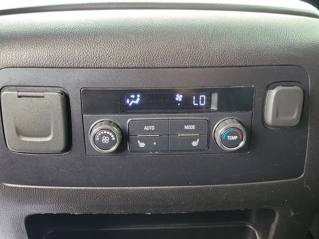Used 2018 SILVER ICE METALLIC Chevrolet Premier image 17