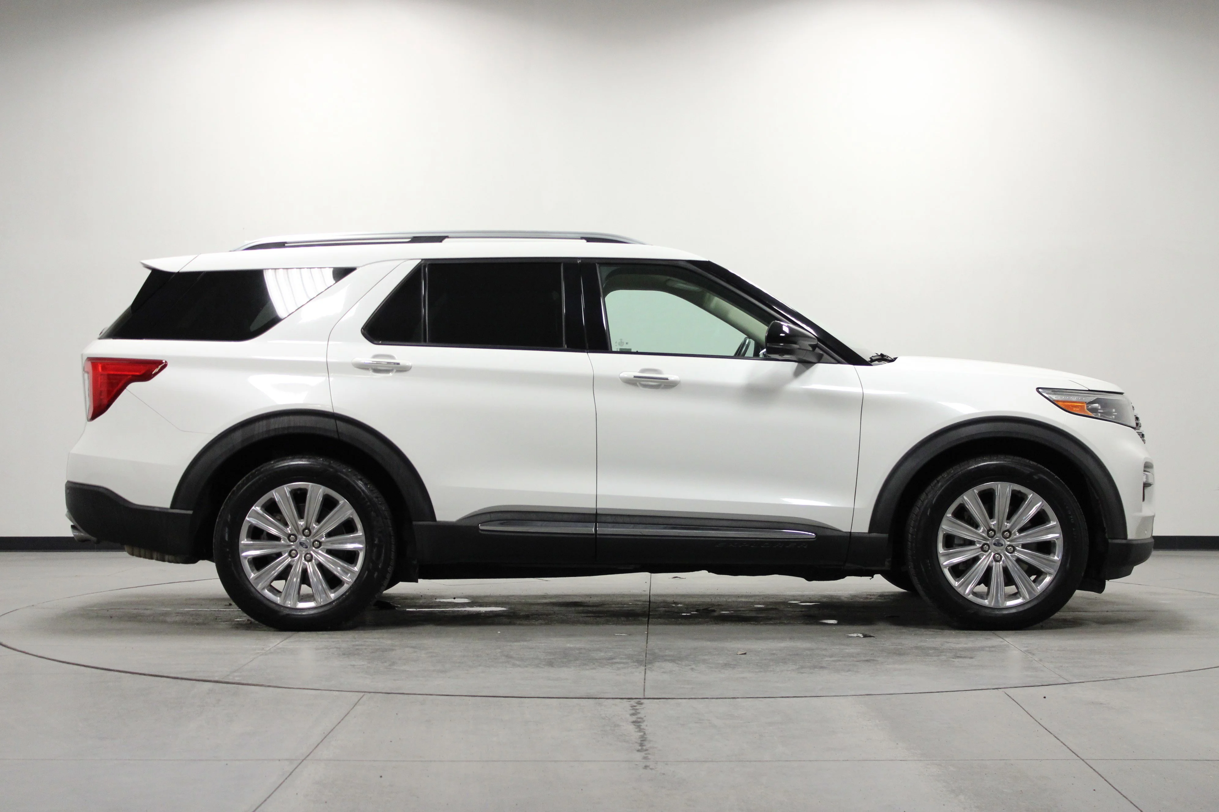 Used 2021 Star White Metallic Tri-Coat Ford Limited image 3