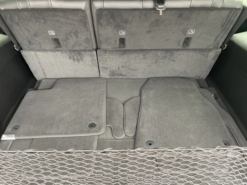 New 2026 Silver-Zynith Exterior Paint Jeep Limited Altitude image 11