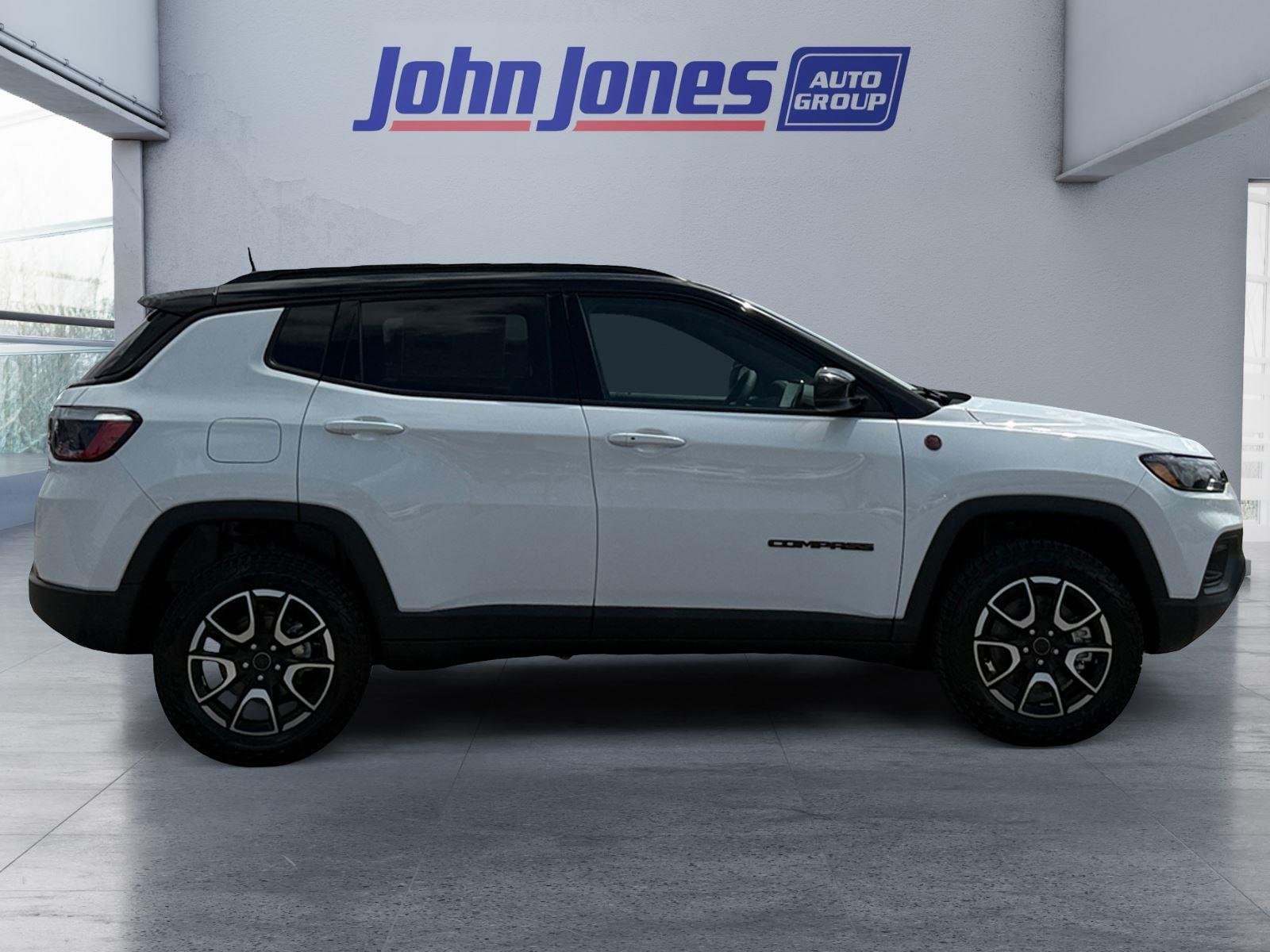 New 2026 Bright White Clear-Coat Exterior Paint Jeep Trailhawk image 6