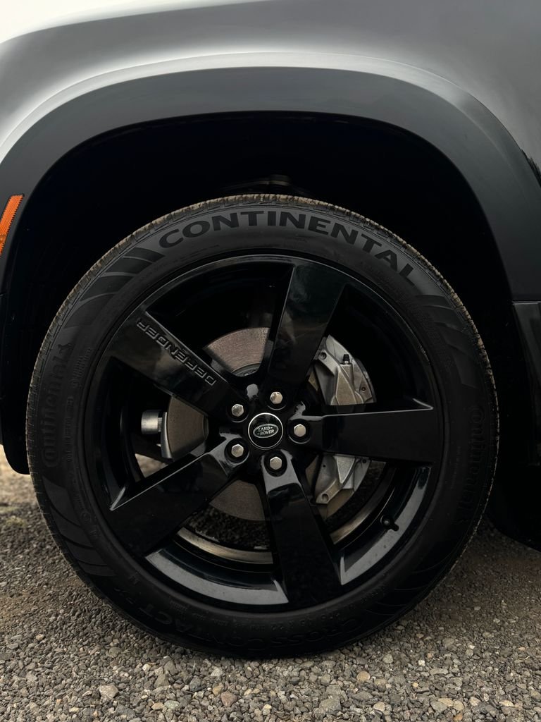 Used 2022 Santorini Black Metallic Land Rover SE image 61