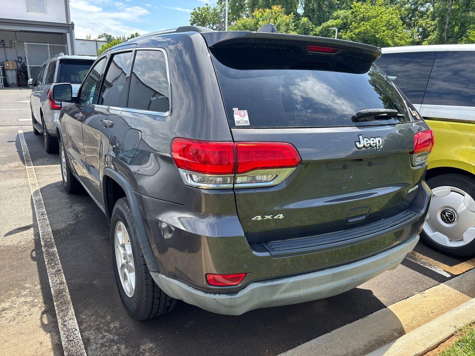 Used 2017 Granite Crystal Metallic Clearcoat Jeep Laredo image 3