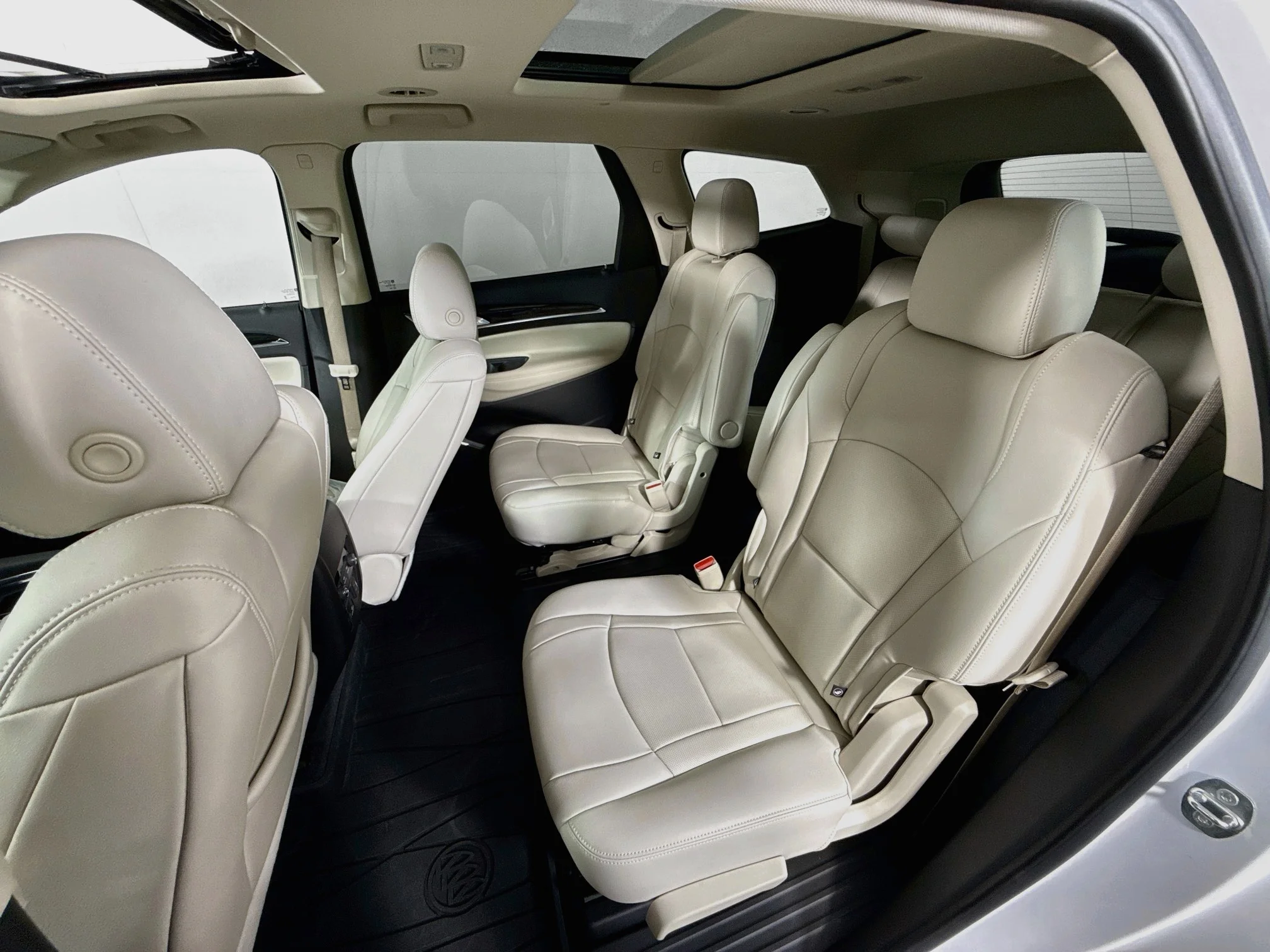 Used 2023 White Frost Tricoat Buick Essence image 26