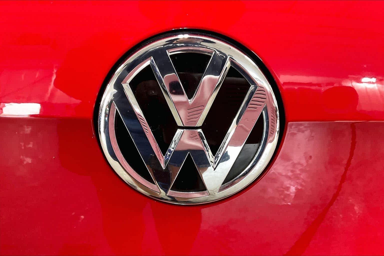 Used 2017 Tornado Red Volkswagen Sport image 10