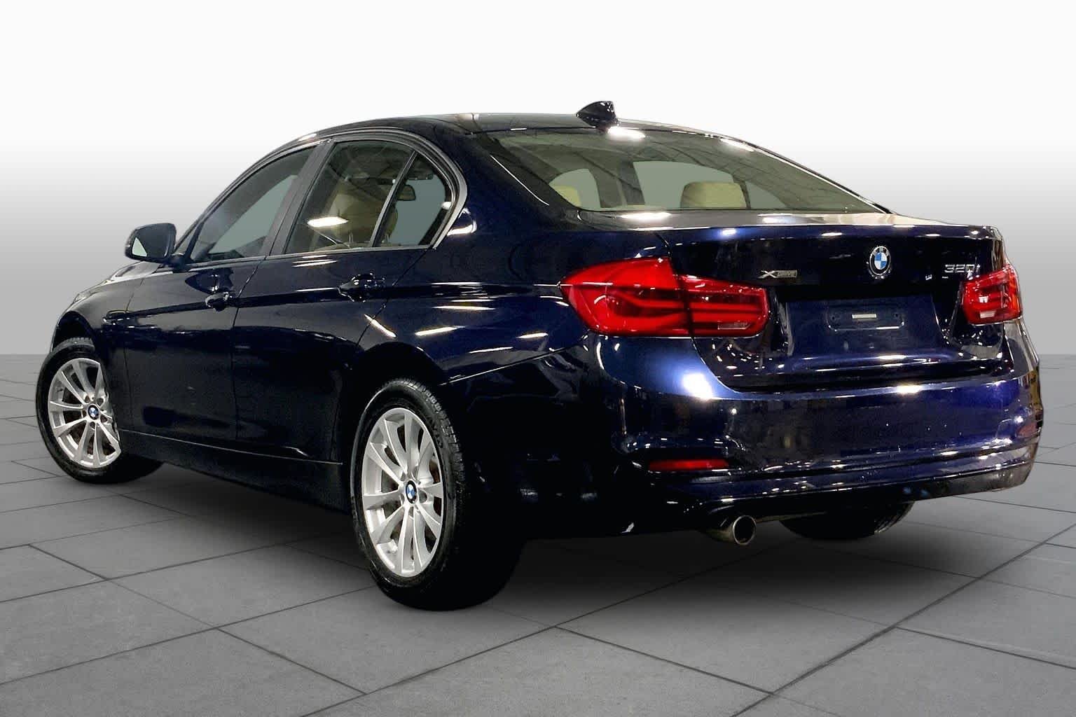 Used 2016 Imperial Blue Metallic BMW 320i xDrive image 12