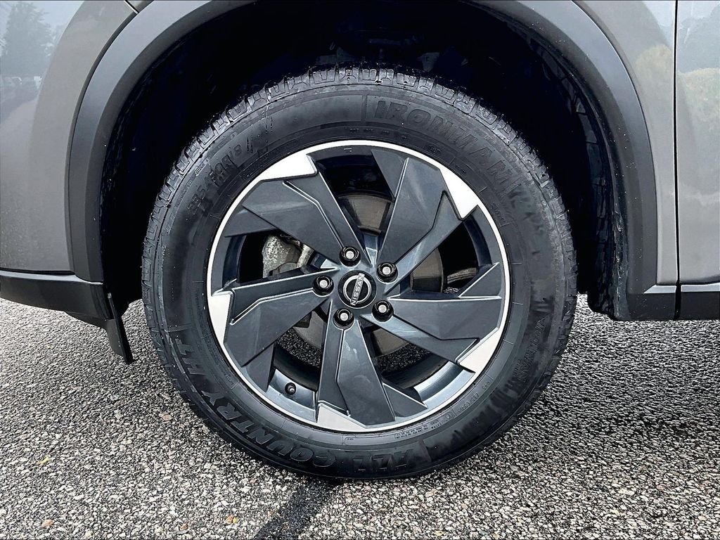 Used 2024 Gray Nissan SV image 7